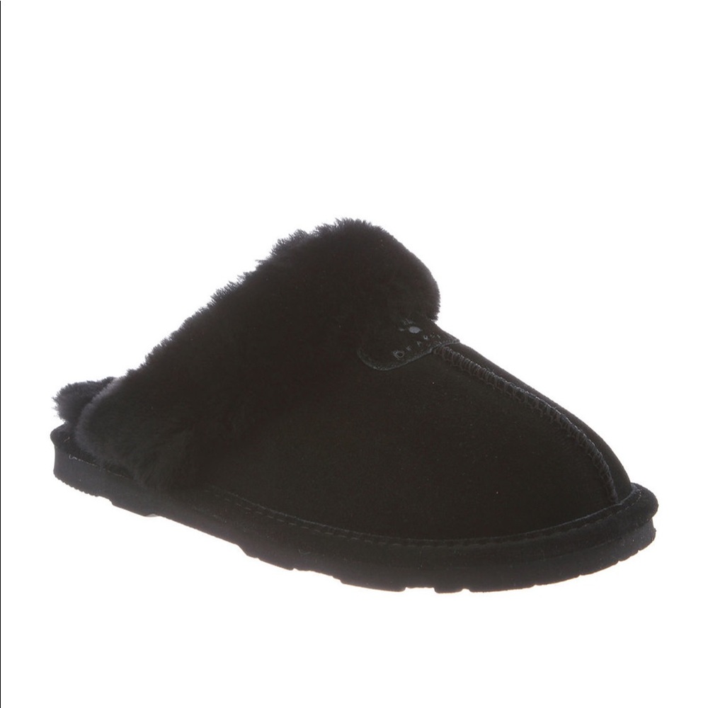 NWT. Women’s Bearpaw slippers.